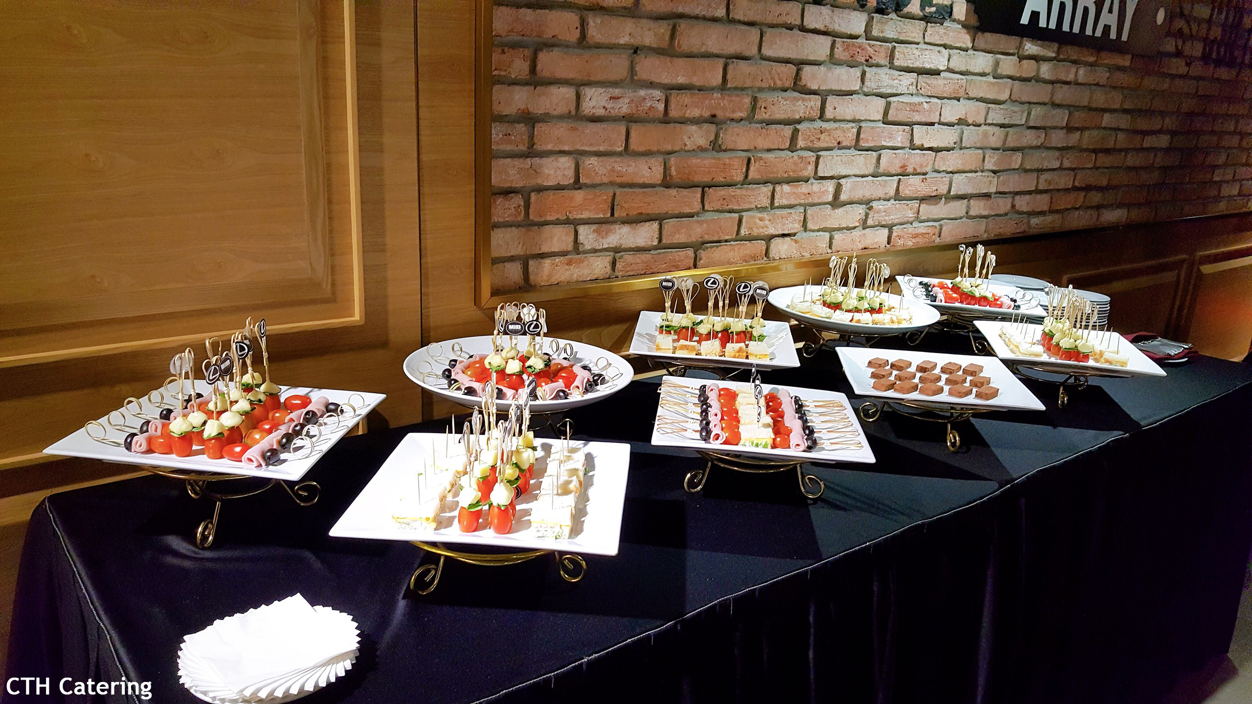 Khay finger food được trình bày cho sự kiện
